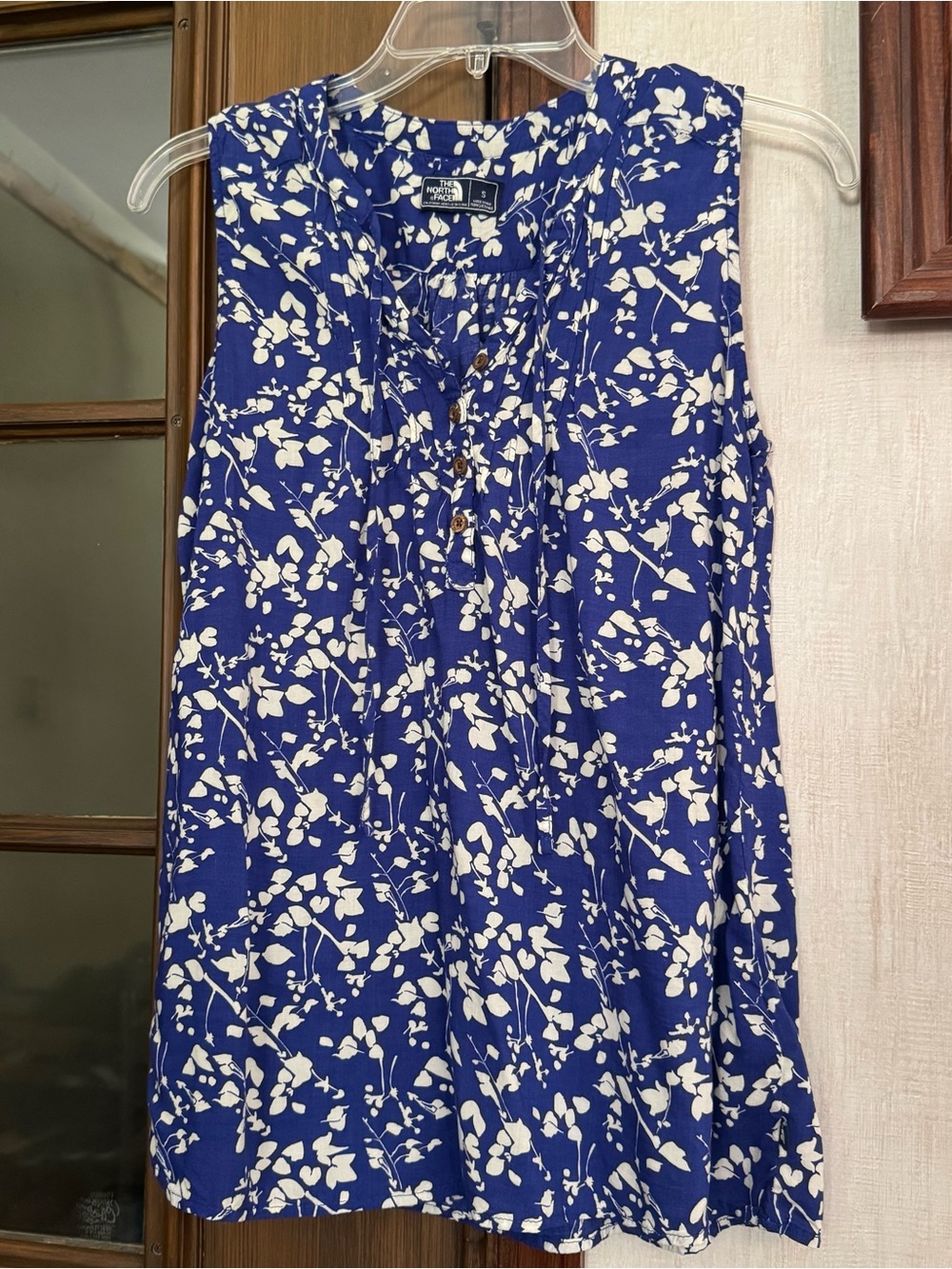 The North Face Blue and White Floral Button-Front Viscose Blouse